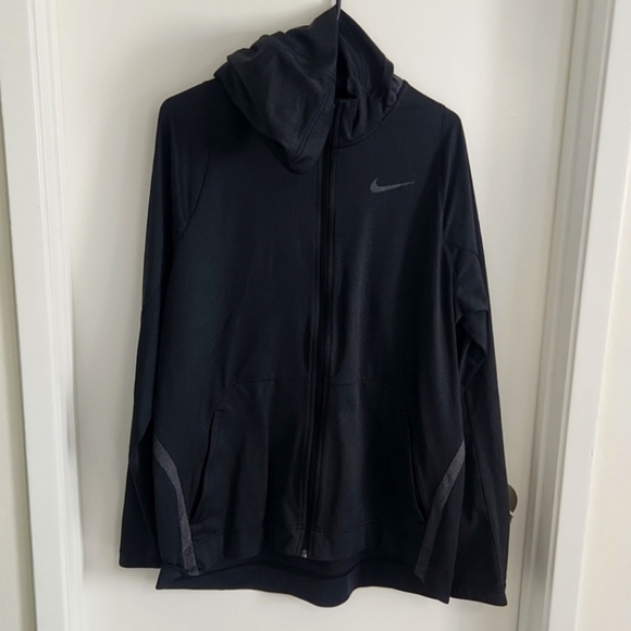 Nike (4) Bundle dri-fit - Picture 6 of 9